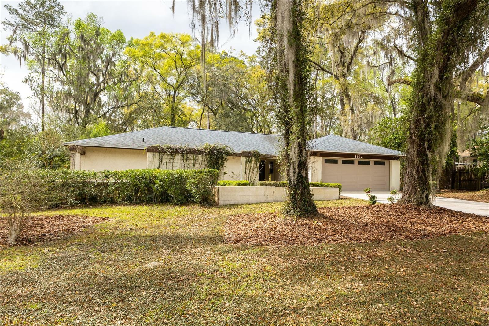 Property Photo:  2932 NW 38th Street  FL 32606 