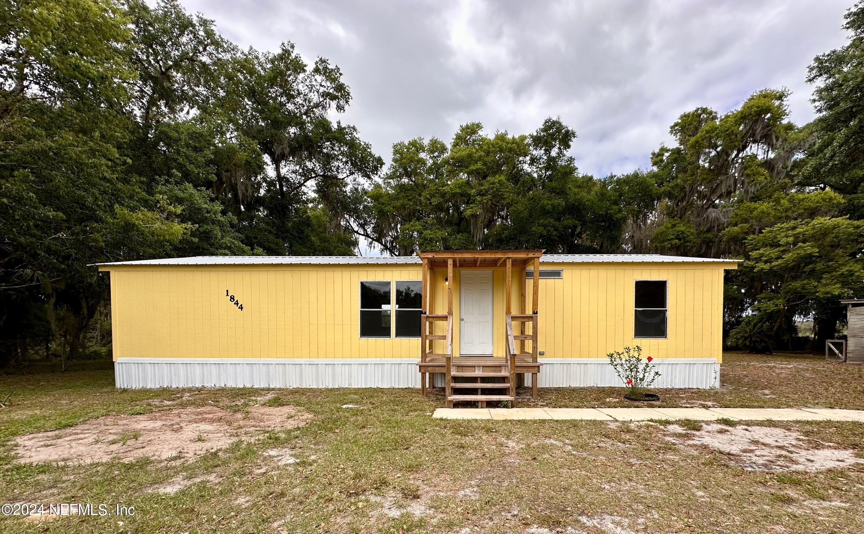 Property Photo: 1844 County Road 308 FL 32112