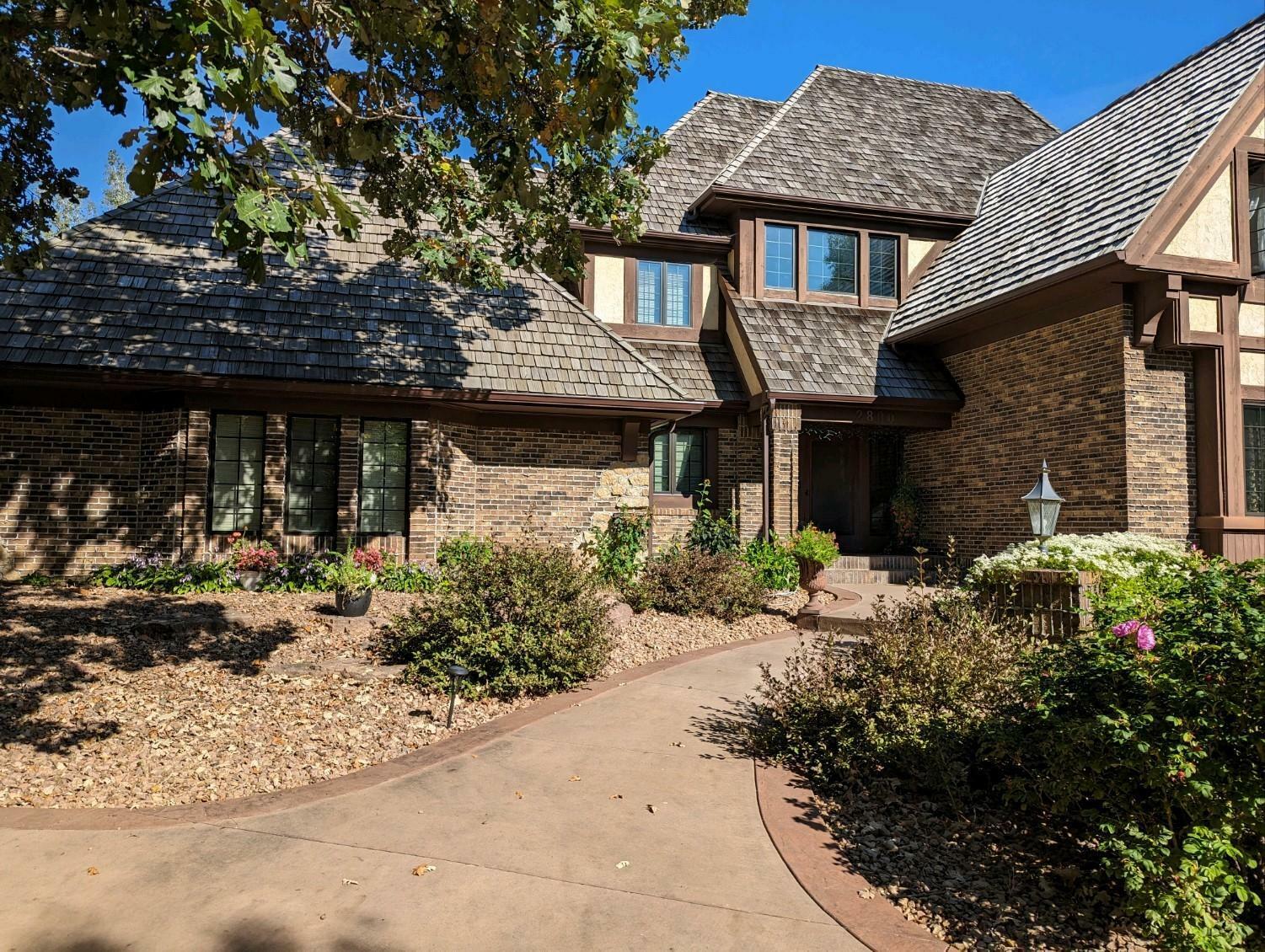 Property Photo:  2800 Woods Trail N  MN 55306 