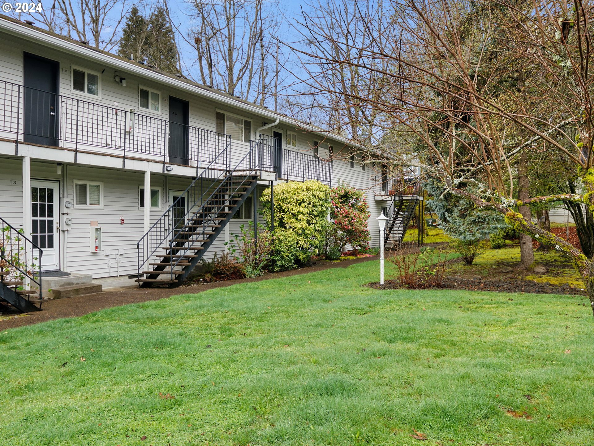 Property Photo:  6835 SW Capitol Hill Rd 35  OR 97219 