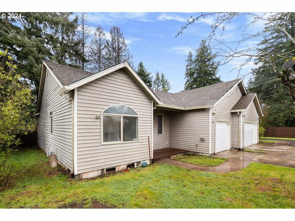 Property Photo:  5703/5707 SE 128th Ave  OR 97236 