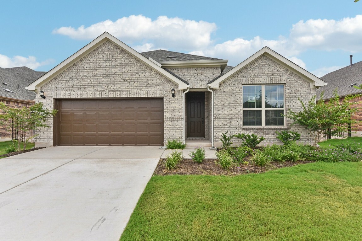 Property Photo: 6521 Cliff Rose Drive TX 78669