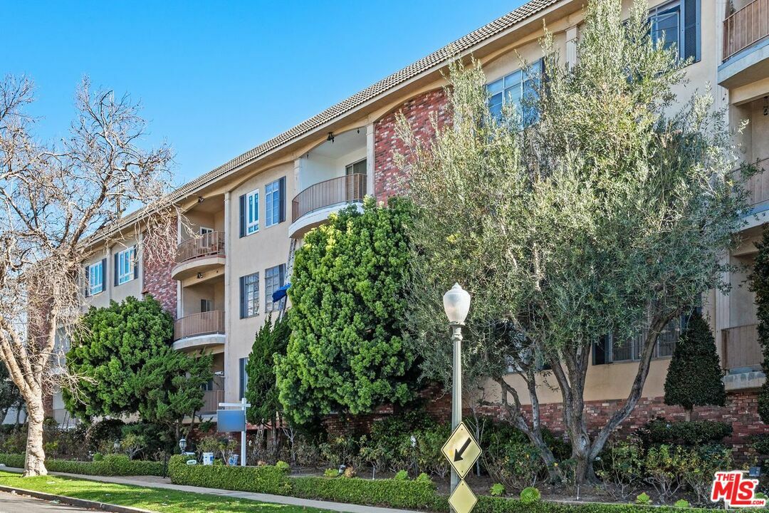 Property Photo:  1818   Pelham Ave 304  CA 90025 