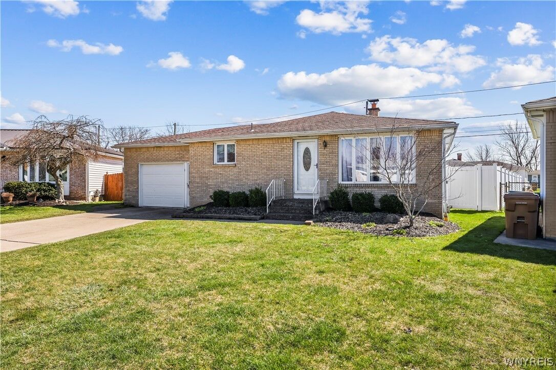 Property Photo:  91 Knollwood Drive  NY 14227 