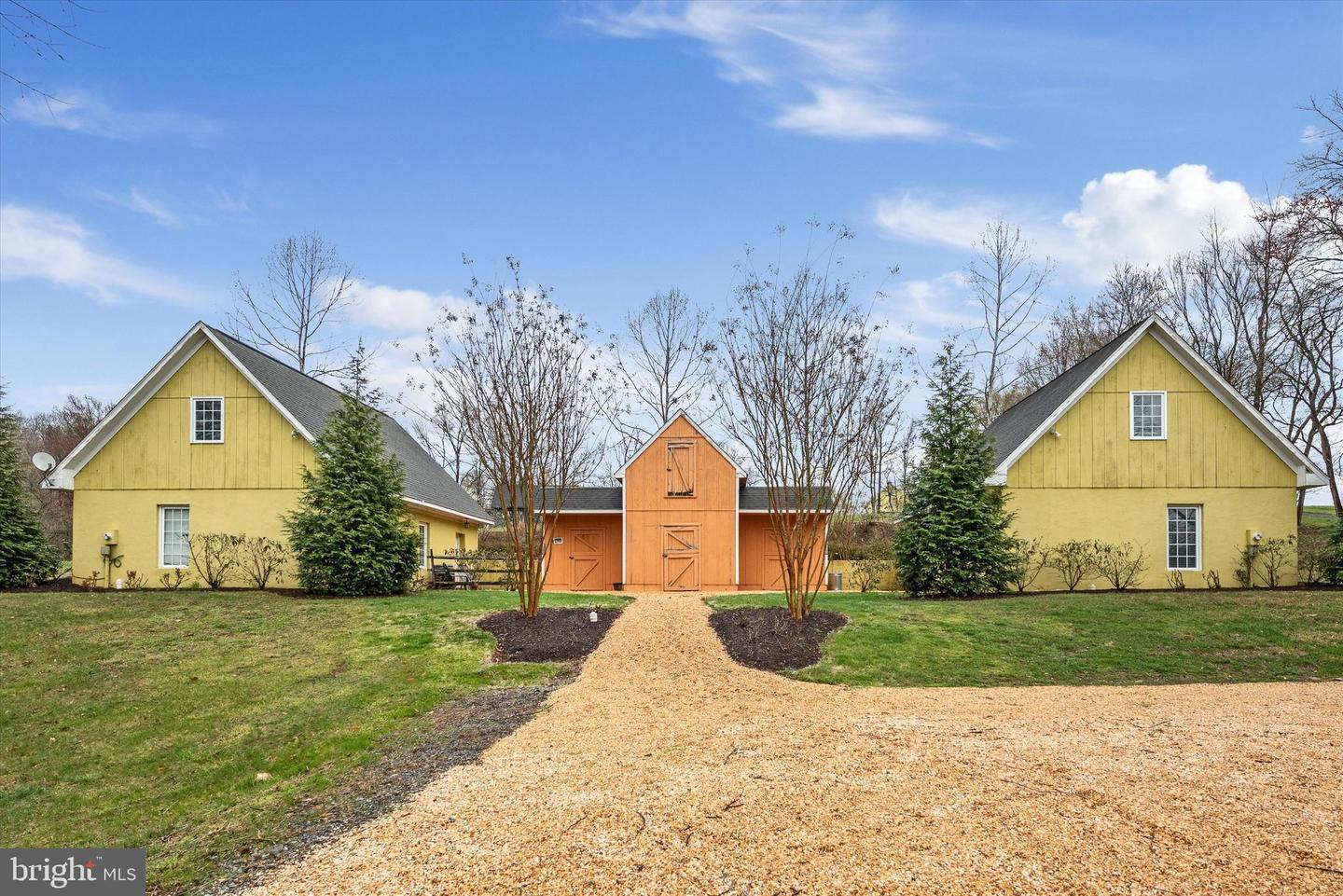 Property Photo: 21280 Hibbs Bridge Rd VA 20117