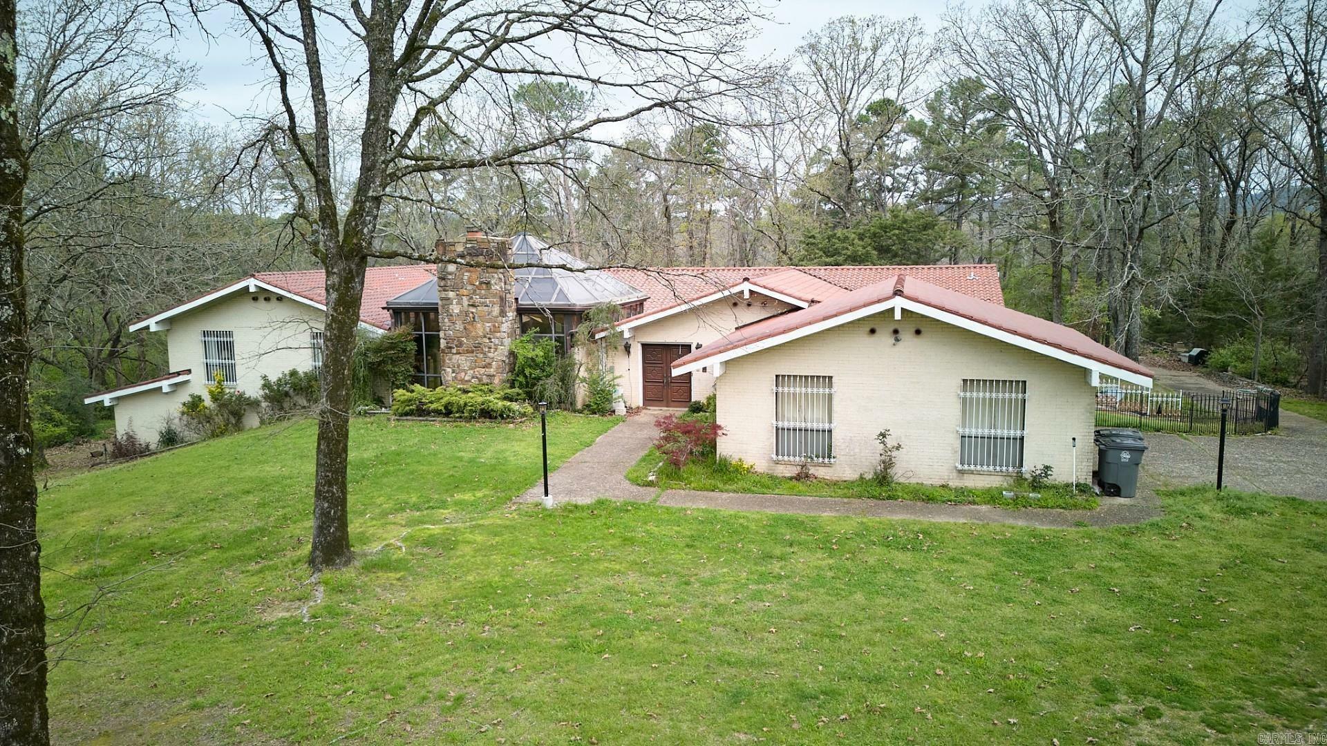 Property Photo:  301 Whispering Hills Street  AR 71901 