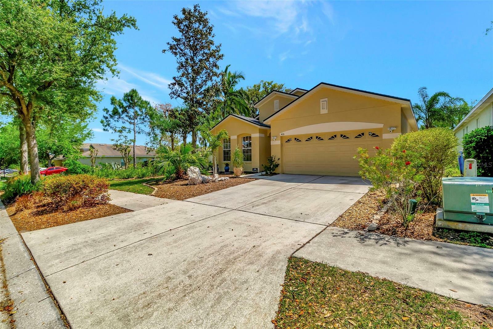 Property Photo:  405 Thicket Crest Road  FL 33584 