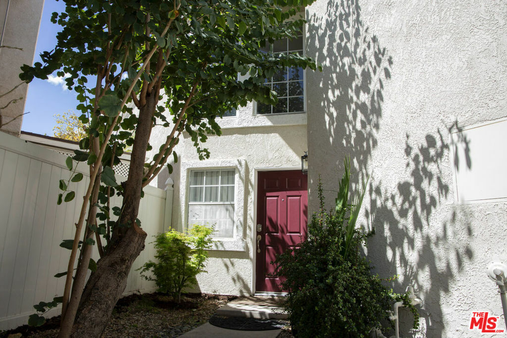 Property Photo:  14300 Terra Bella Street 33  CA 91402 