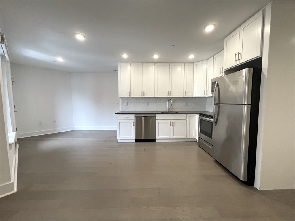 Property Photo:  25 Eleanor Street 205  MA 02150 
