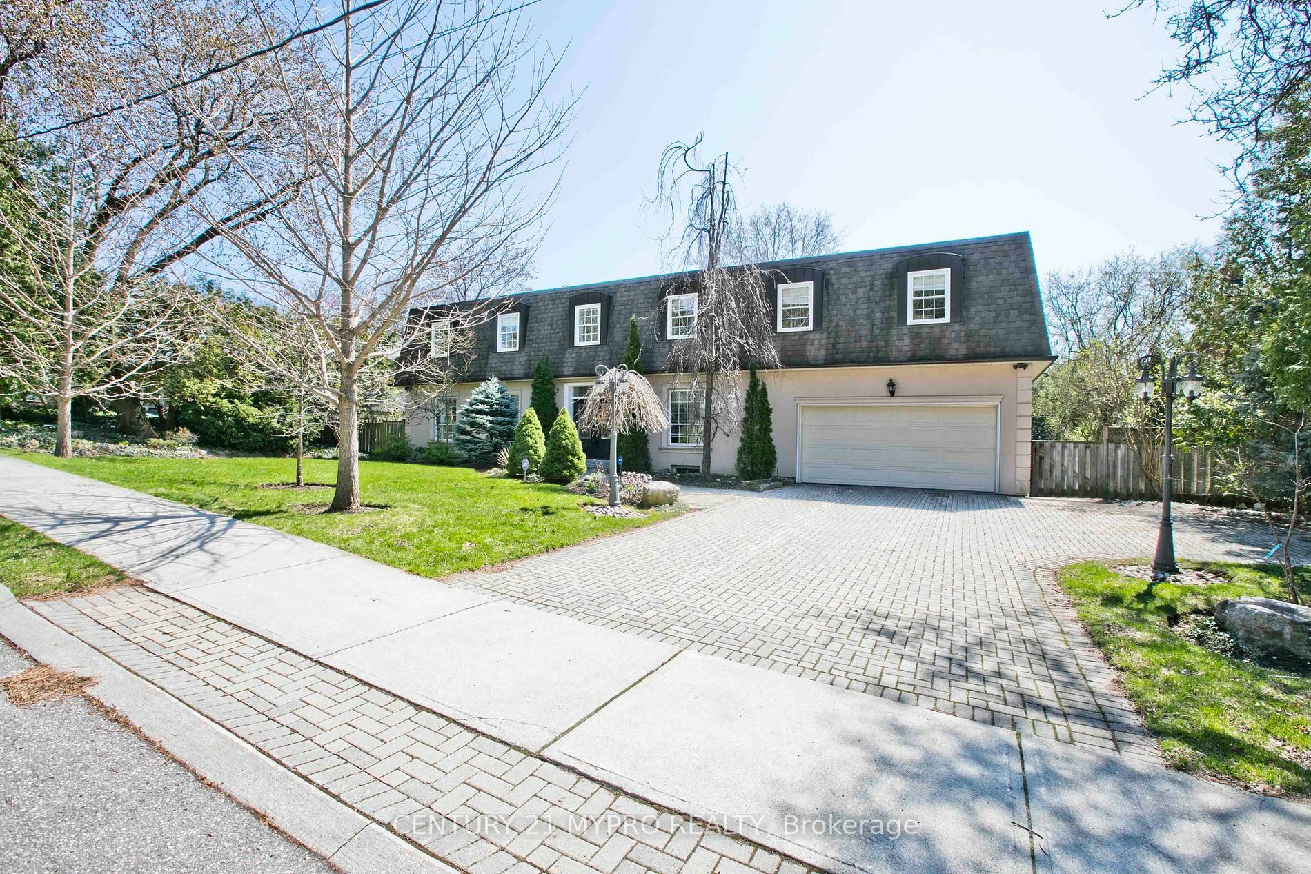 9 Shady Oaks Cres  Toronto ON M3C 2L4 photo