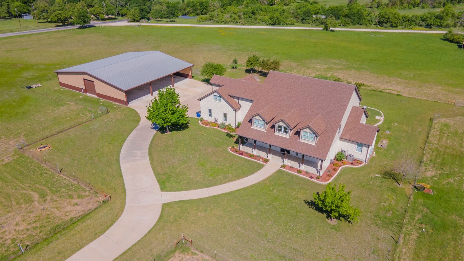 Property Photo:  115 County Road 131  TX 78634 