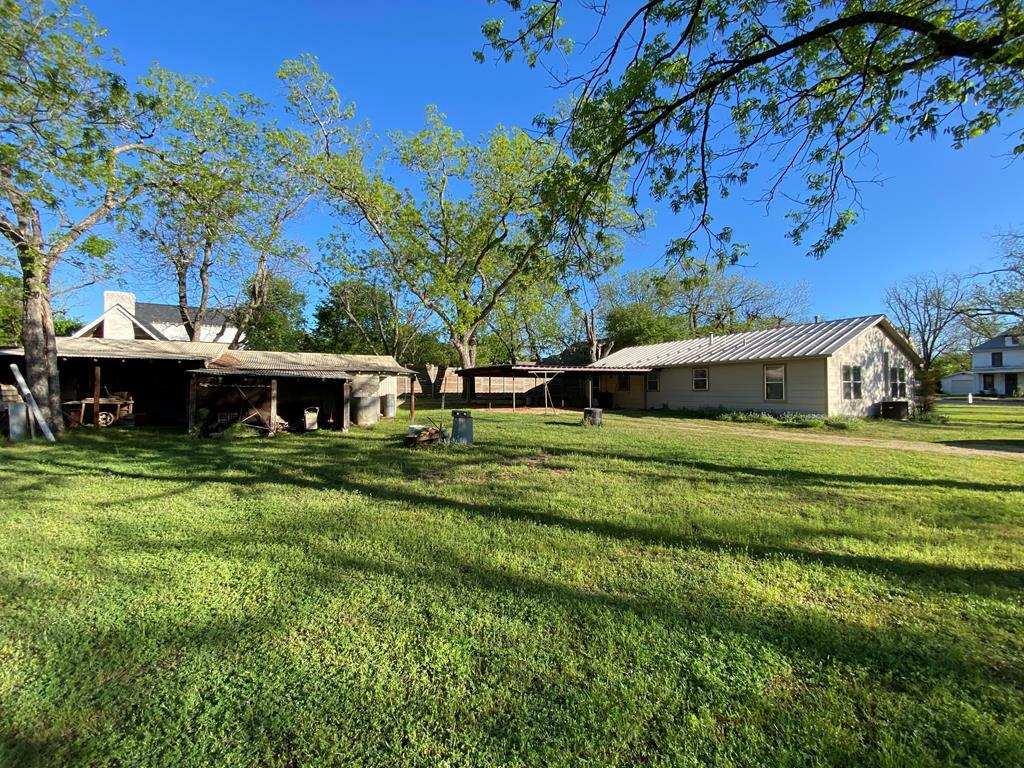 Property Photo:  709 Schubert St  TX 78624 