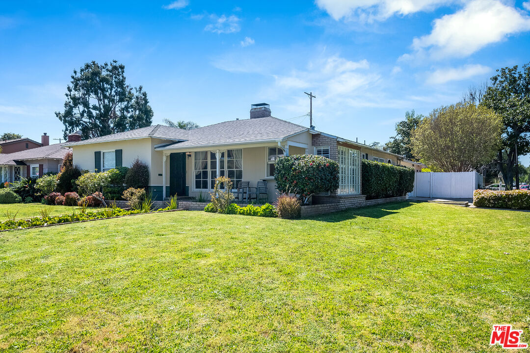 Property Photo:  4557   Camellia Ave  CA 91602 