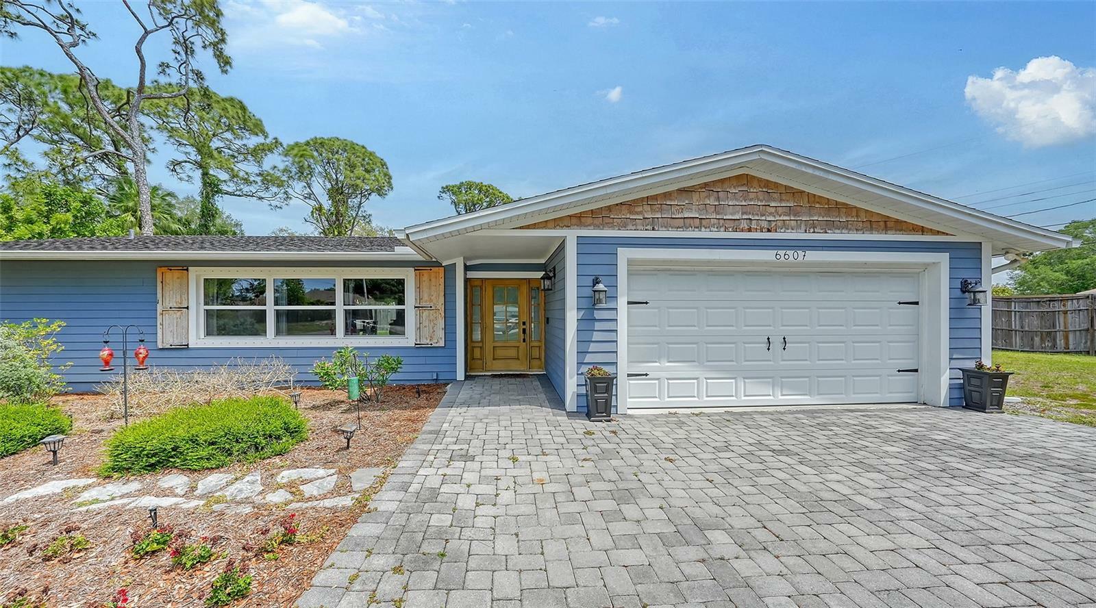 Property Photo:  6607 Conetta Drive  FL 34243 