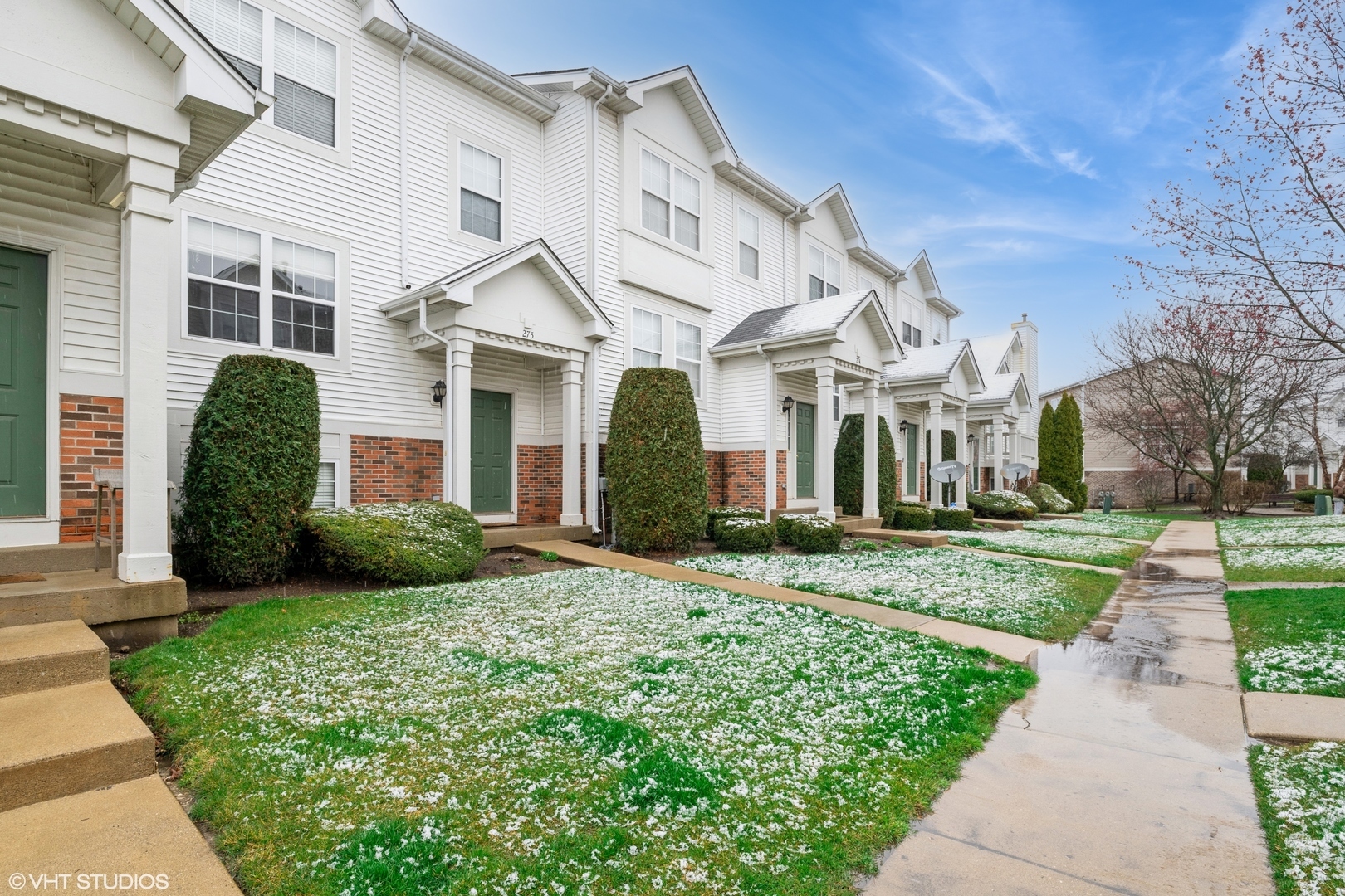 Property Photo:  275 Holiday Lane  IL 60073 