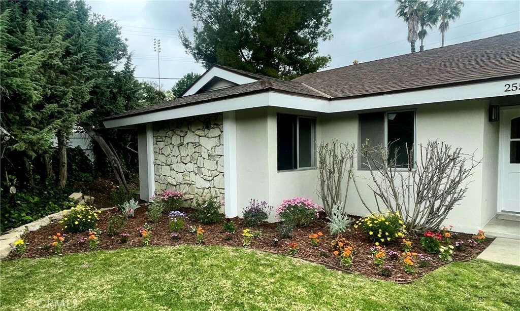 Property Photo:  255 Dyer Court  CA 91360 