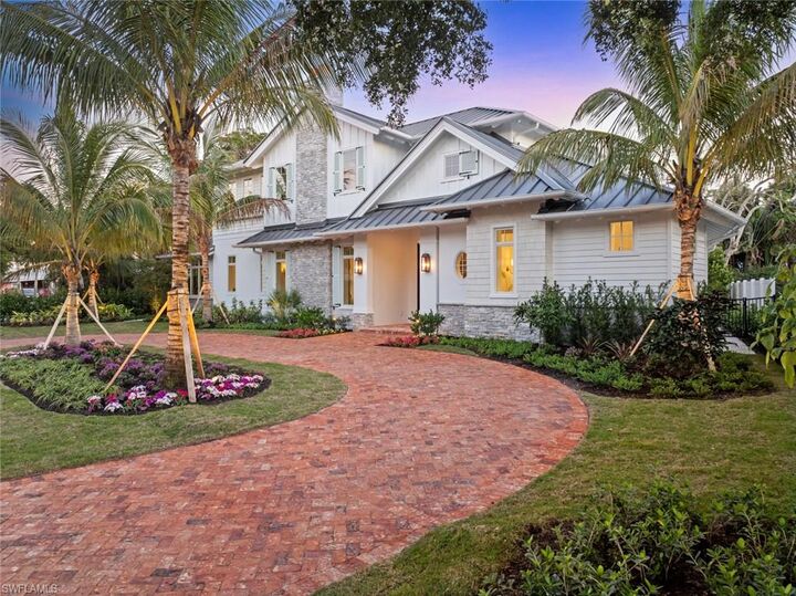 690 7th Ave N  Naples FL 34102 photo