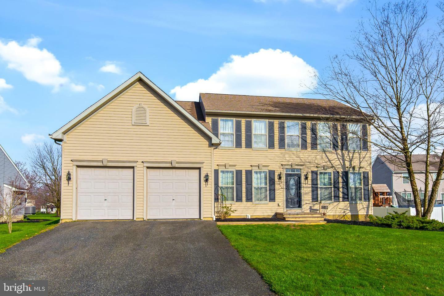 Property Photo: 211 Greystone Lane PA 17566