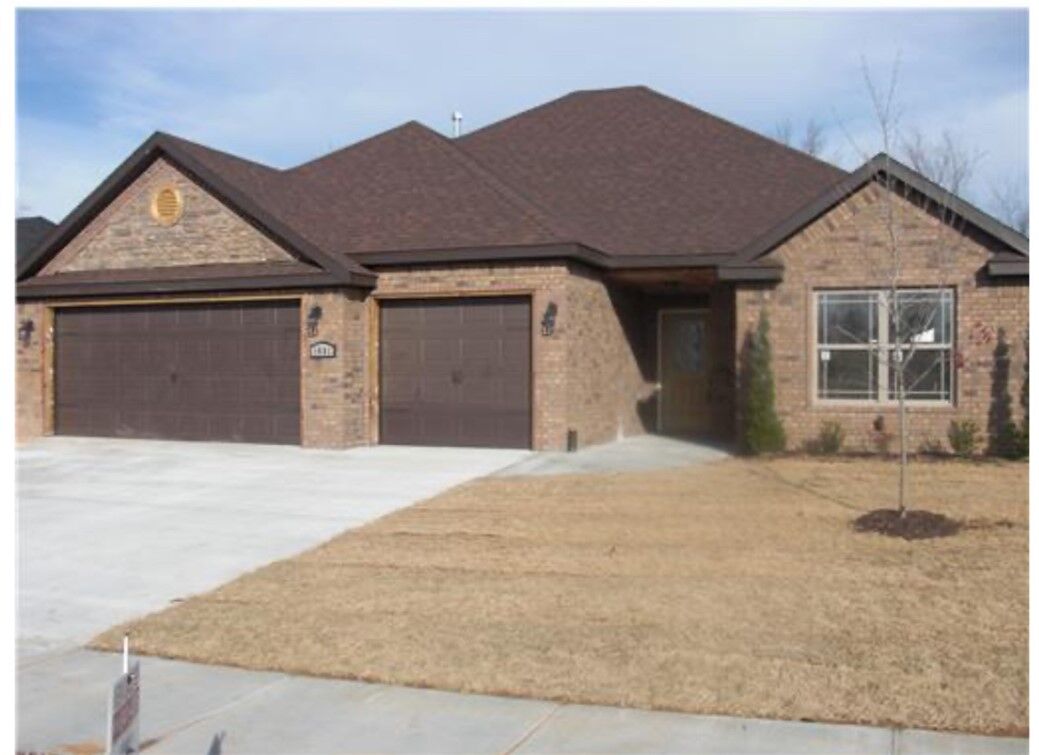 Property Photo: 1601 W Stratton Drive AR 72756