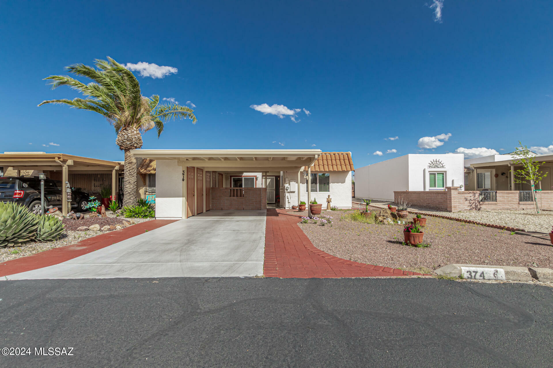 Property Photo:  374 N Calle Del Chancero  AZ 85614 