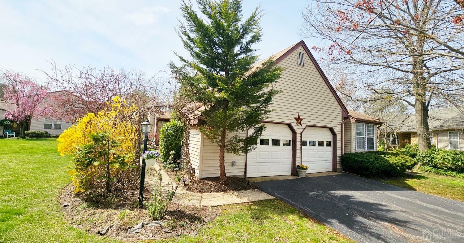 Property Photo:  35 John Adams Court  NJ 08831 