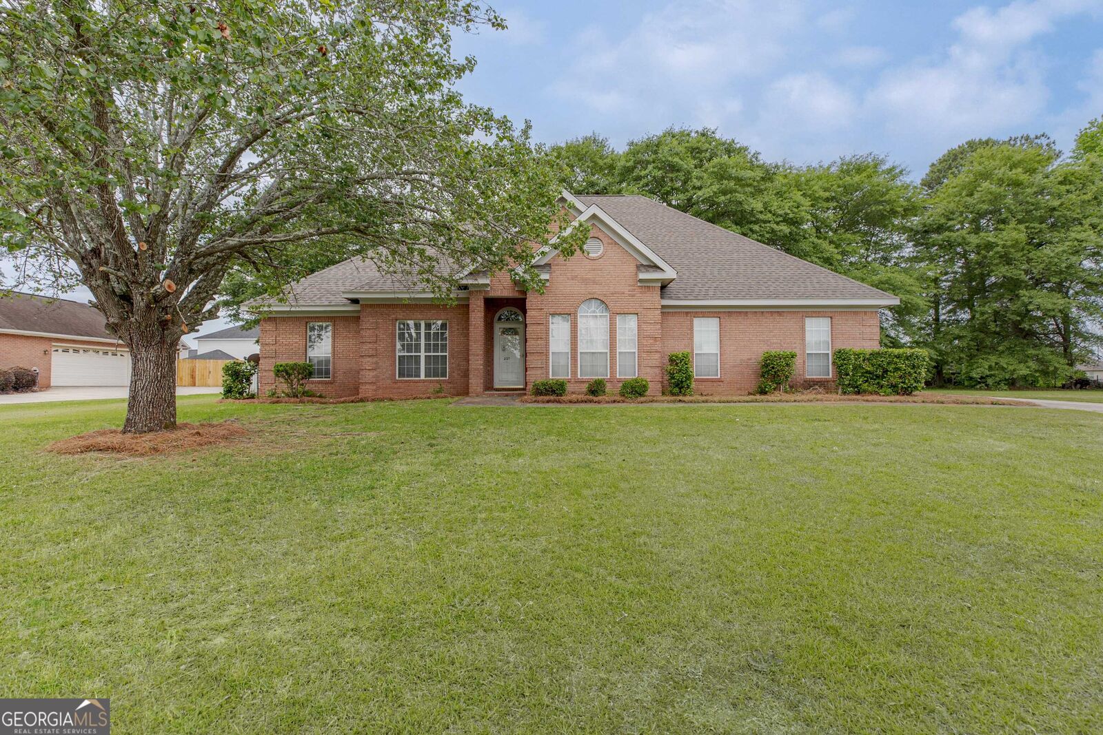 Property Photo:  227 Twelve Oaks Drive  GA 31088 