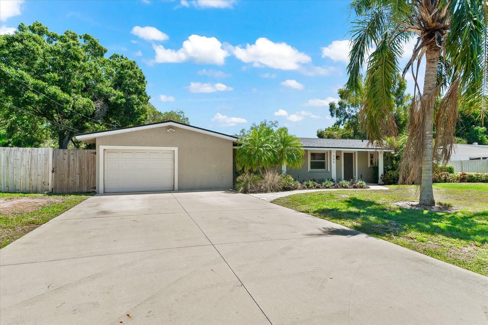 Property Photo:  505 E Lake Drive  FL 34232 