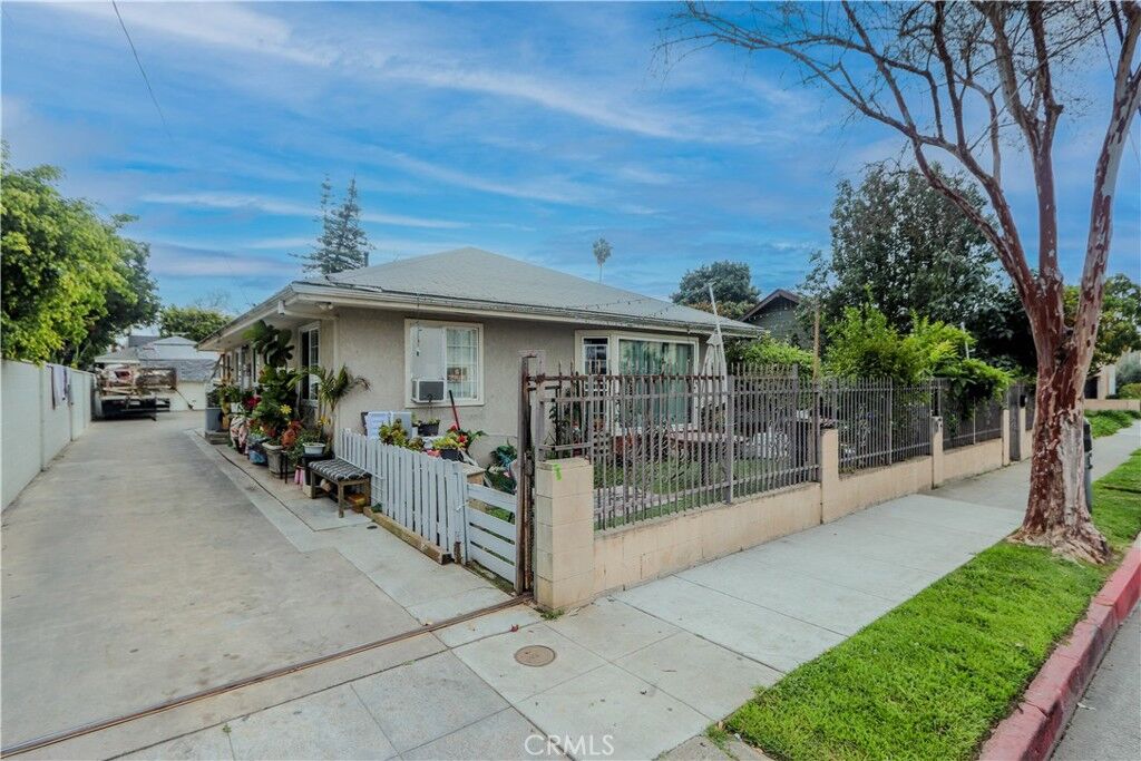 Property Photo:  1015 N Van Ness Avenue  CA 92701 