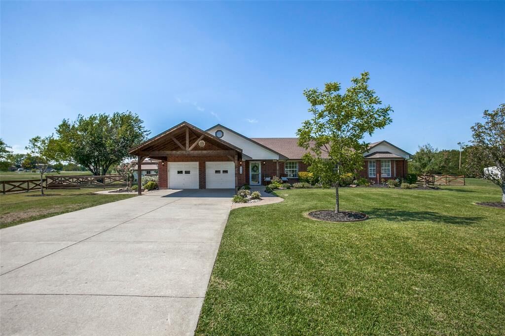 Property Photo: 430 Palermo Court TX 75407