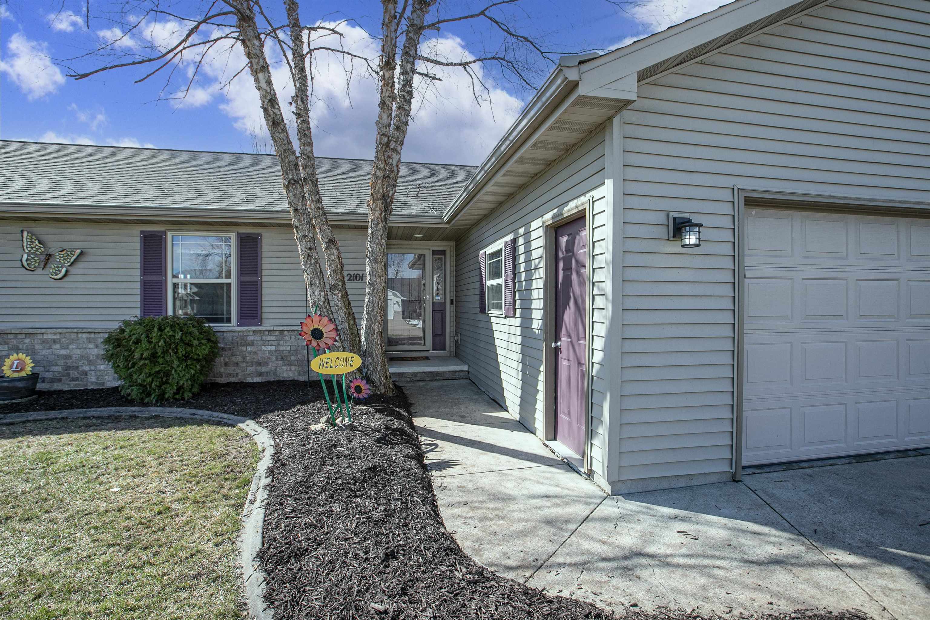 Property Photo:  2101 Olde Country Circle  WI 54130 