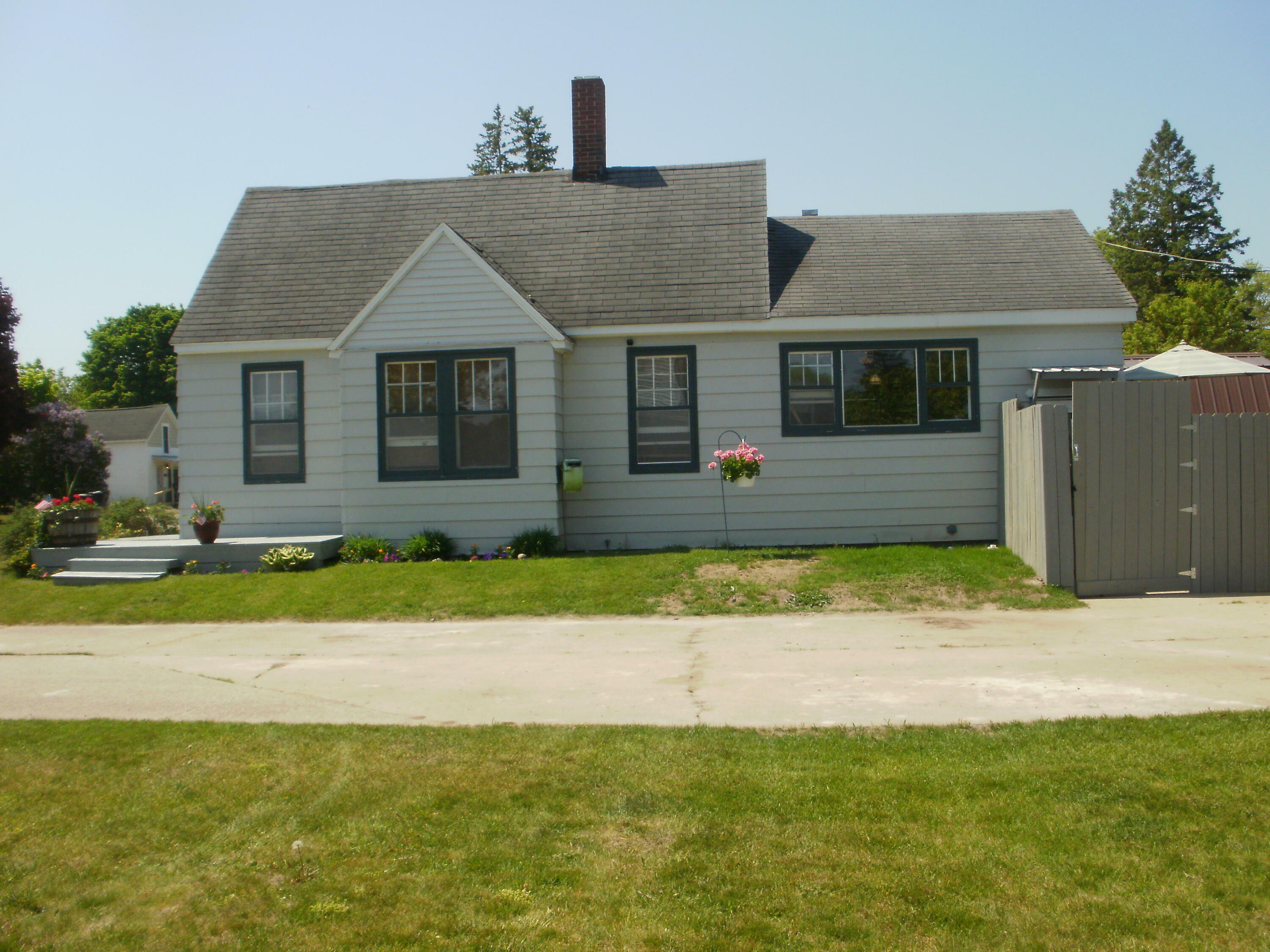 Property Photo:  106 S C   Street  MI 49721 