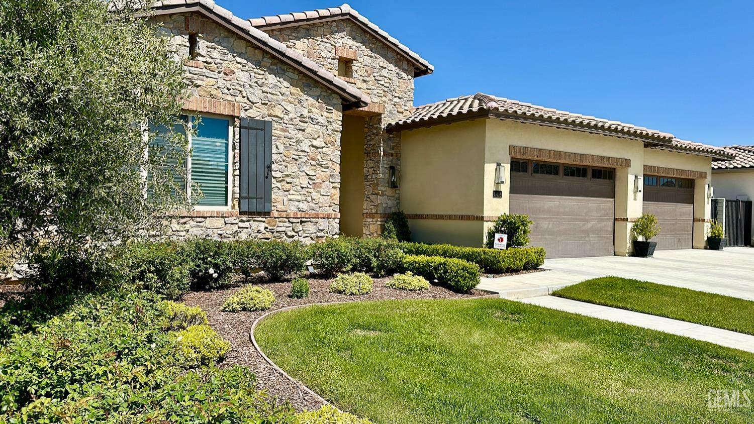 Property Photo:  11618 Cloverfield Circle  CA 93311 