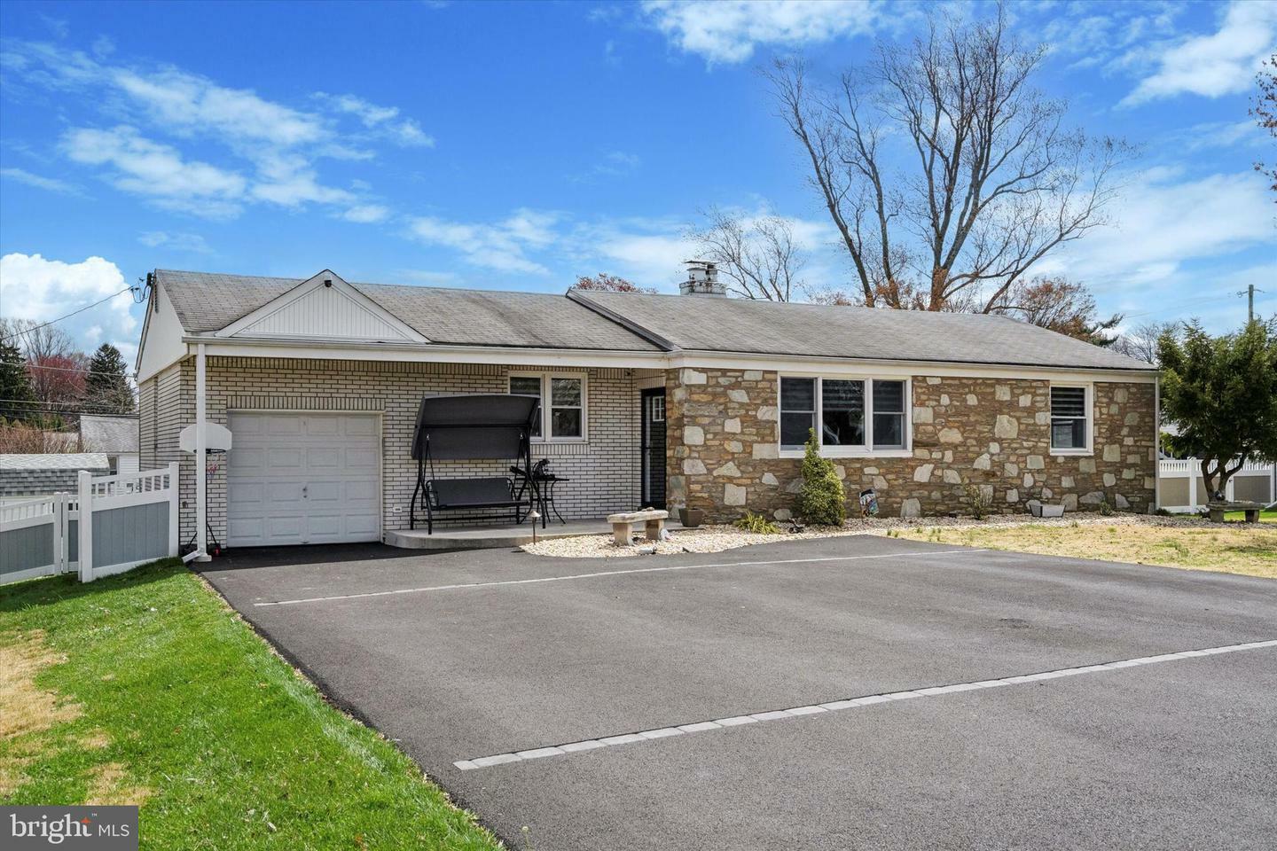 Property Photo:  27 N Westview  PA 19053 