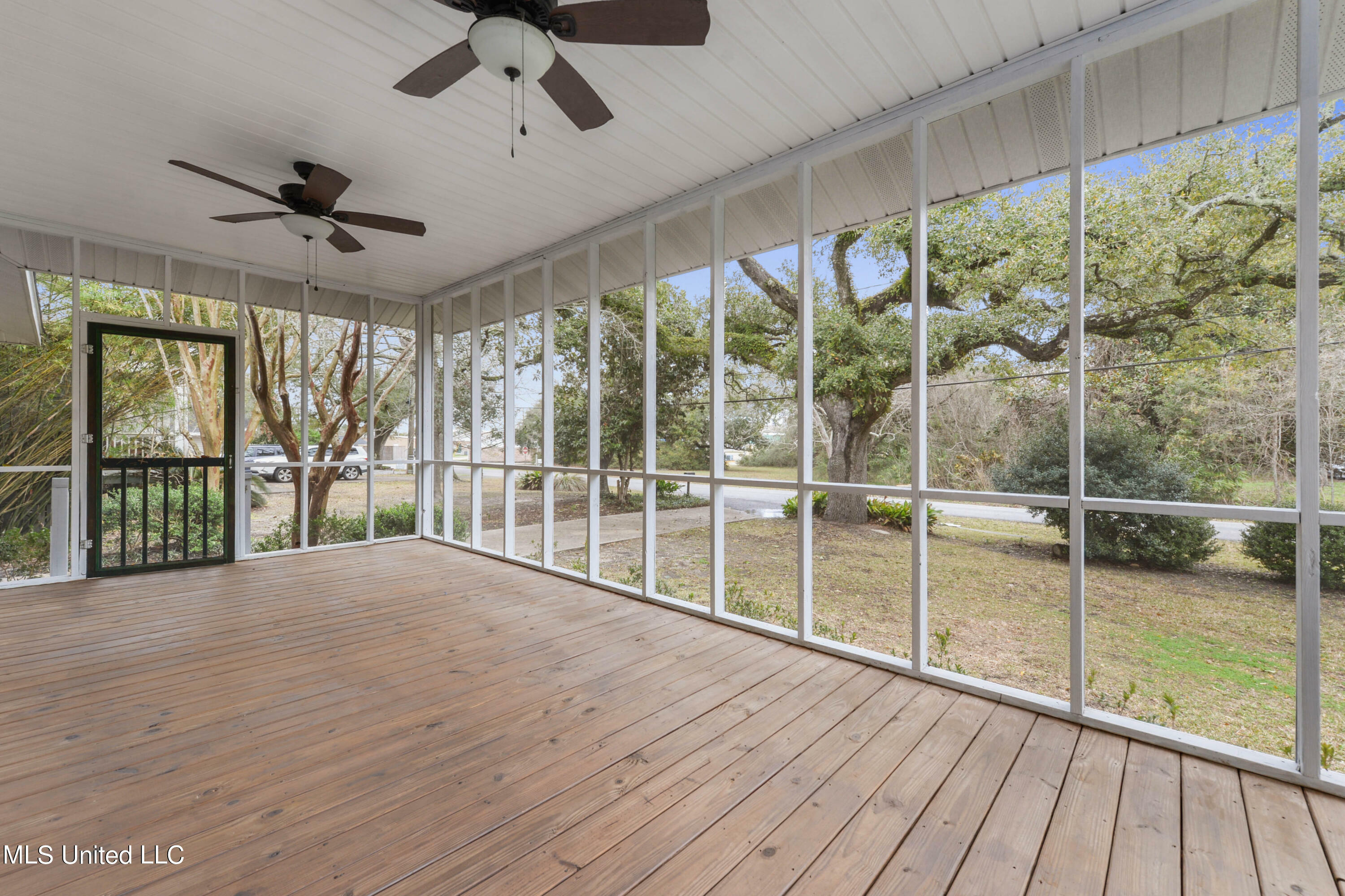 Property Photo:  526 Demontluzin Avenue  MS 39520 