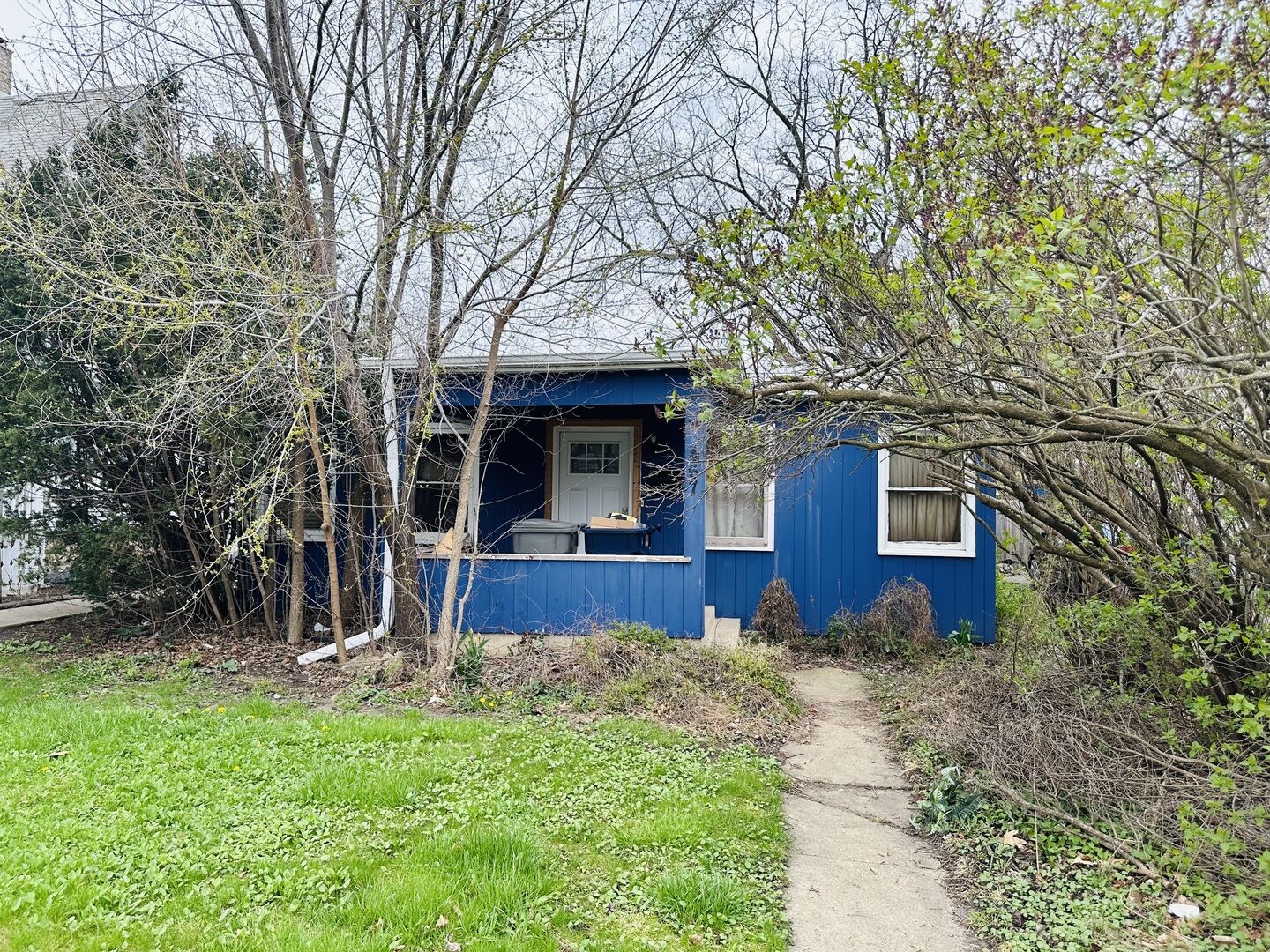 Property Photo:  467 N Spring Street  IL 60120 