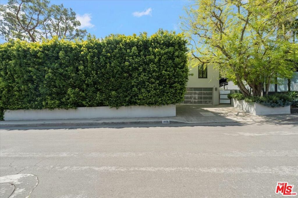 Property Photo:  3055 Nichols Canyon Road  CA 90046 