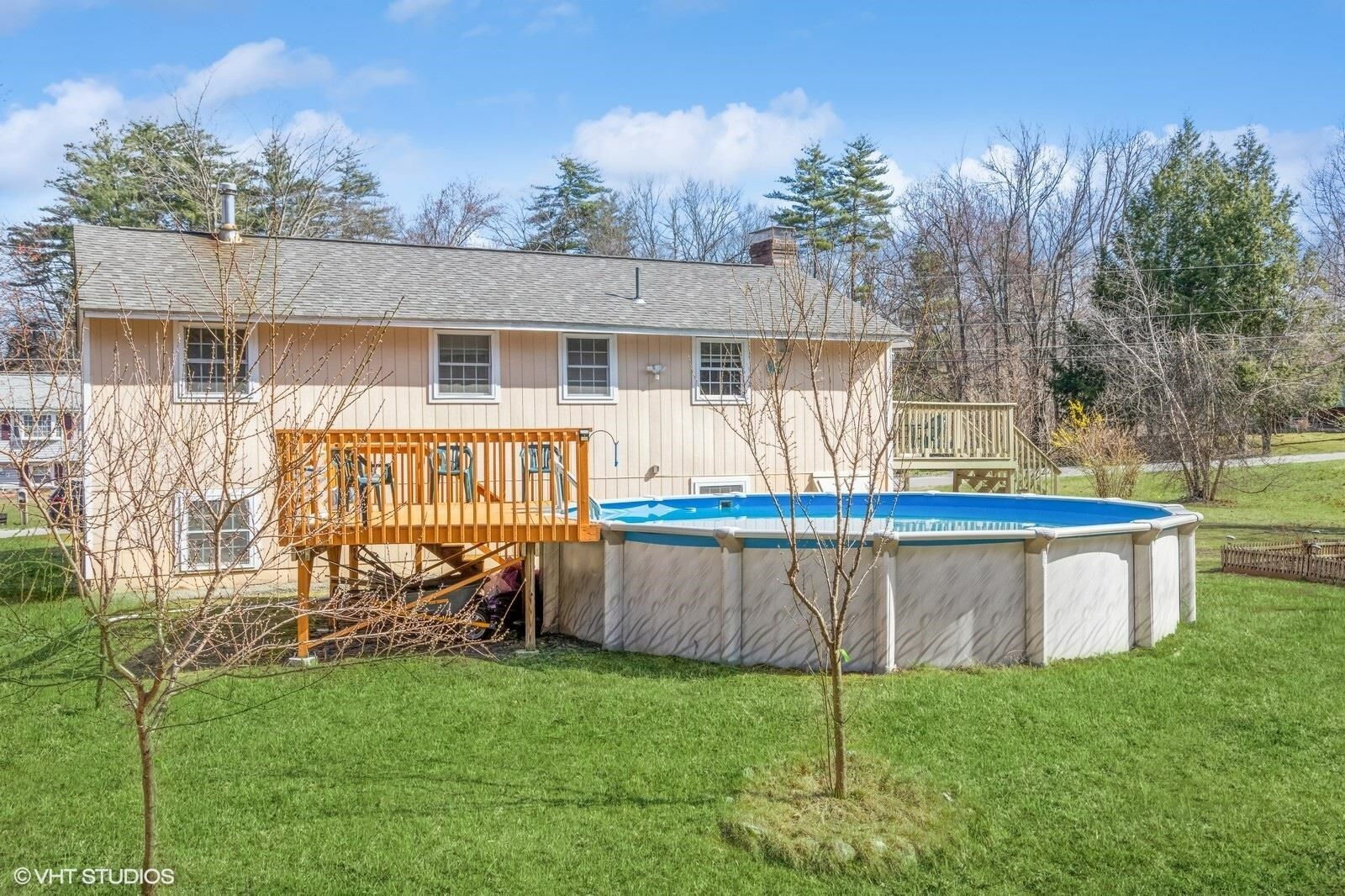 Property Photo:  18 Greenfield Drive  NH 03054 