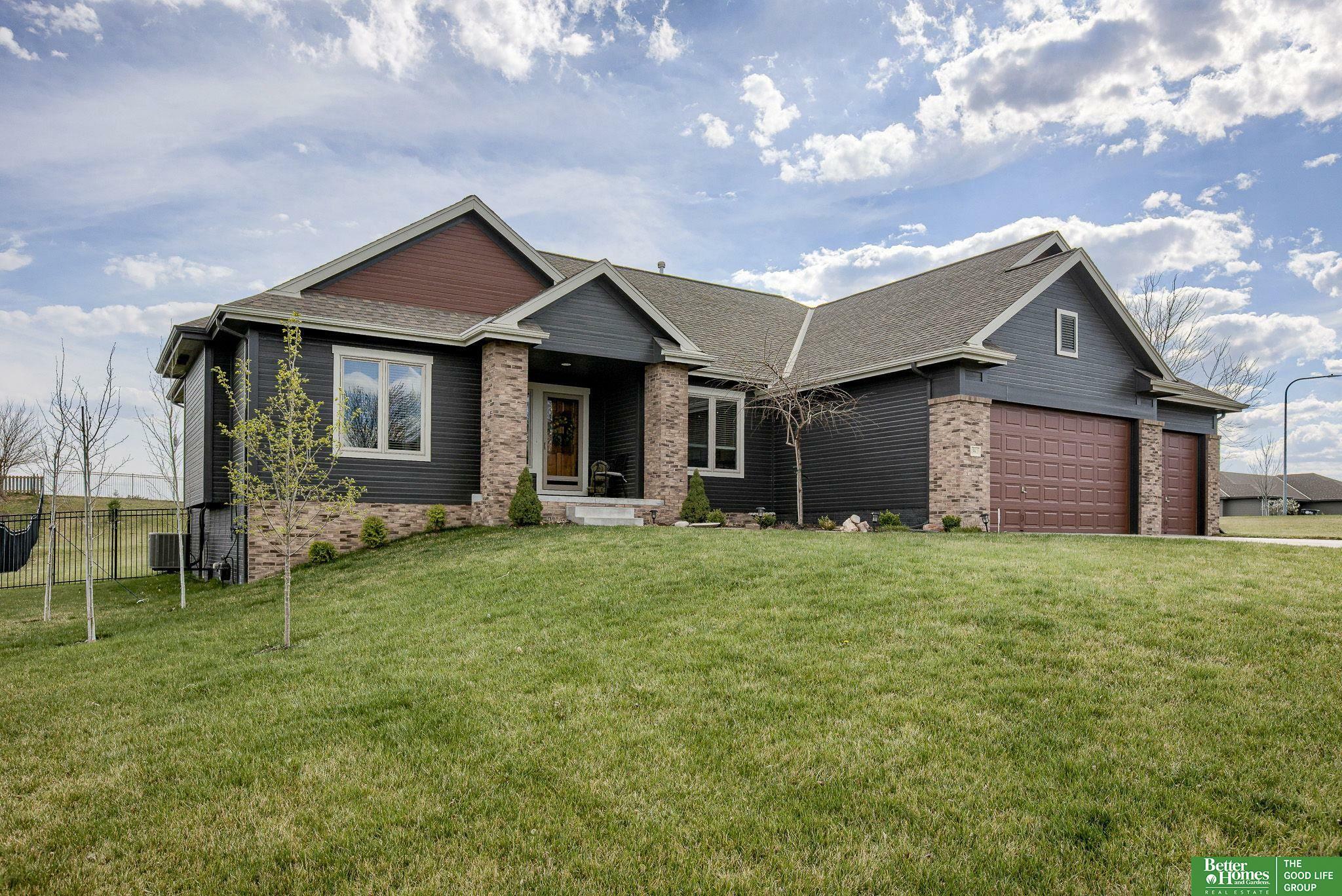 MLS#22408633: 19911 Elkhorn Ridge Drive, Elkhorn, NE 68022