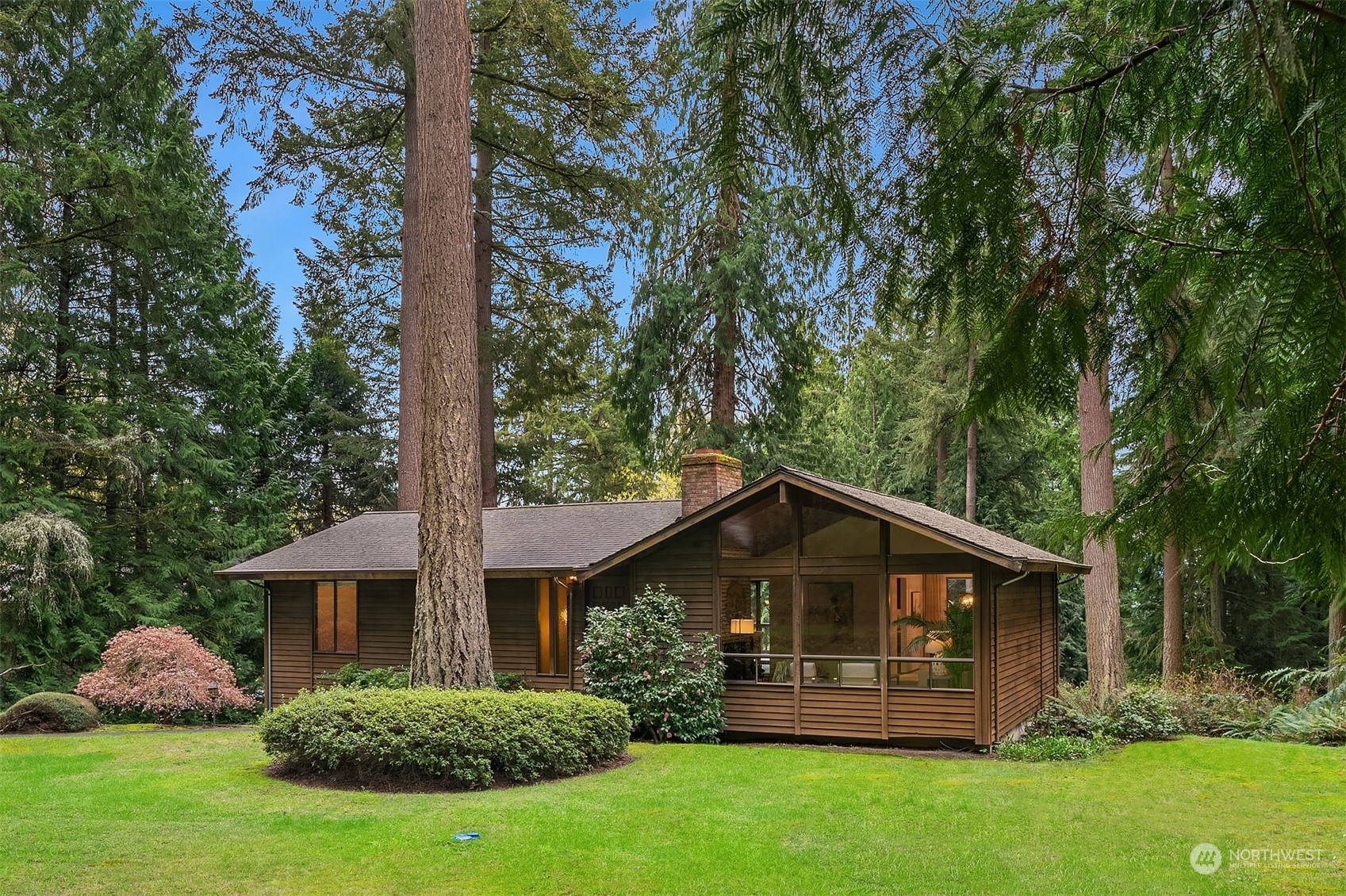 Property Photo:  21211 SE 39th Street  WA 98075 