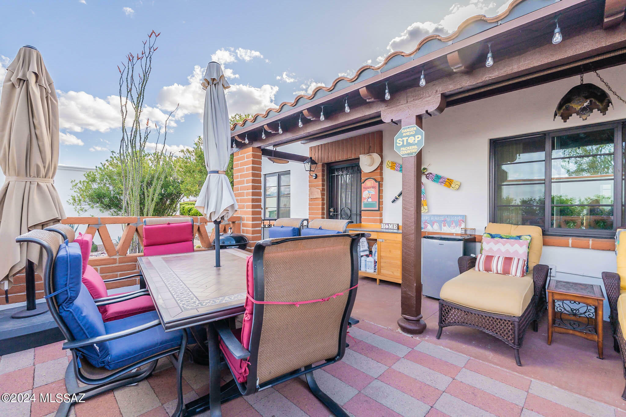 Property Photo:  402 S Paseo Quinta  AZ 85614 