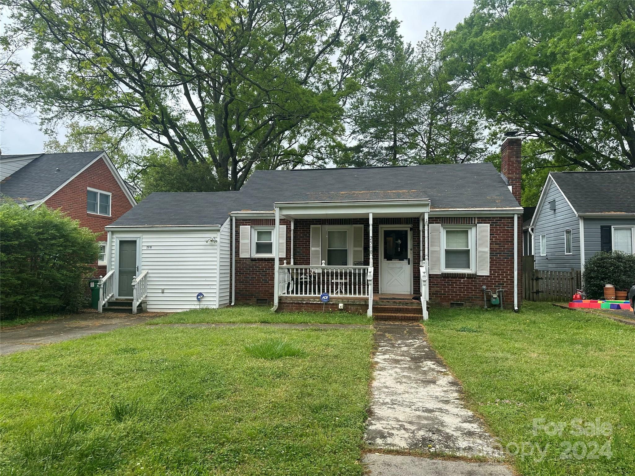 Property Photo:  2510 Chesterfield Avenue  NC 28205 