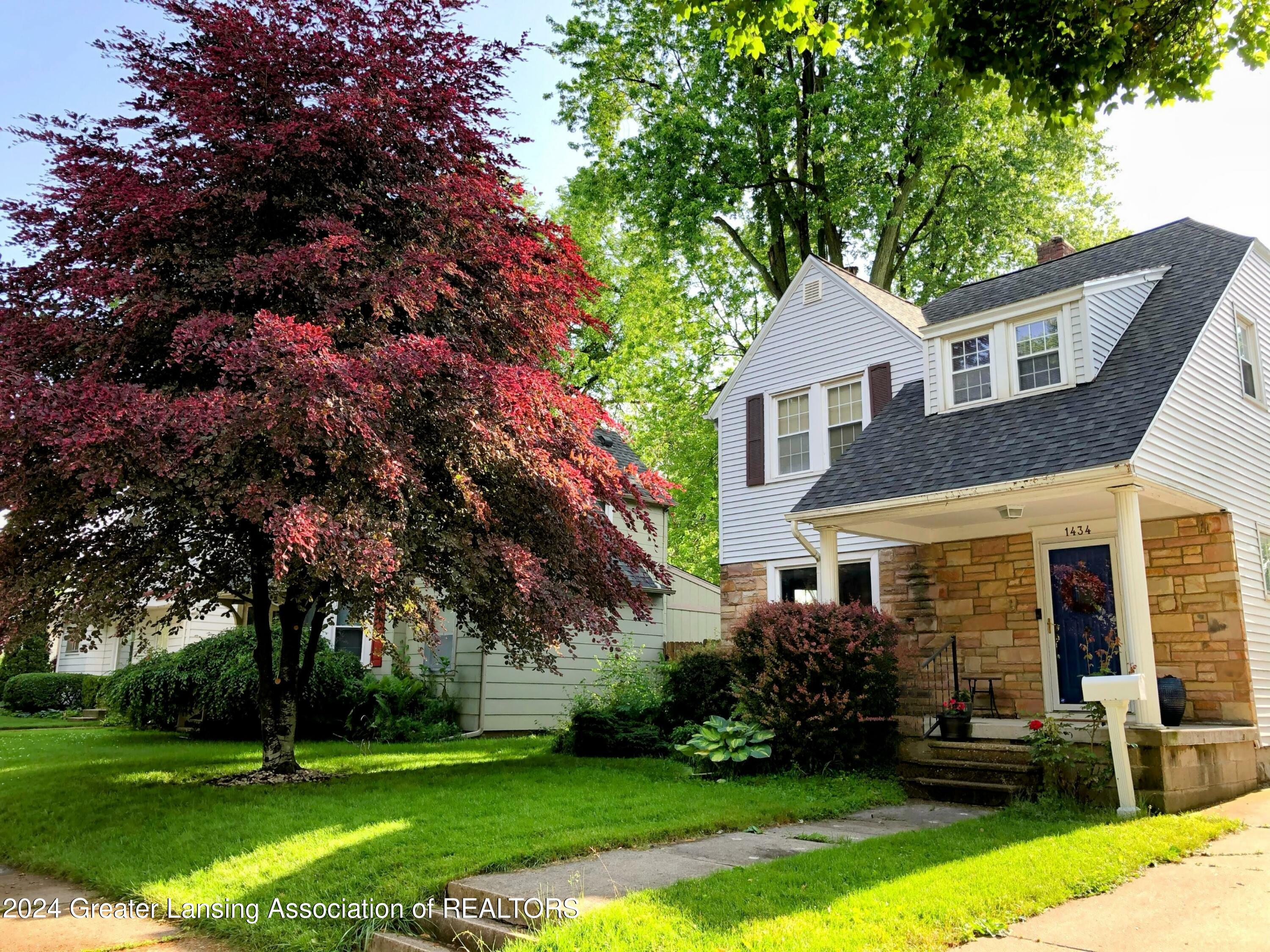 Property Photo:  1434 Pettis Street  MI 48910 