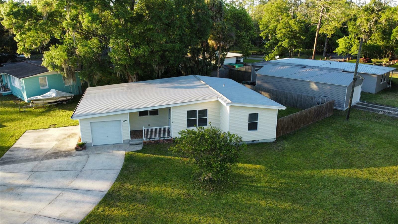 Property Photo:  600 N Moore Street  FL 32110 