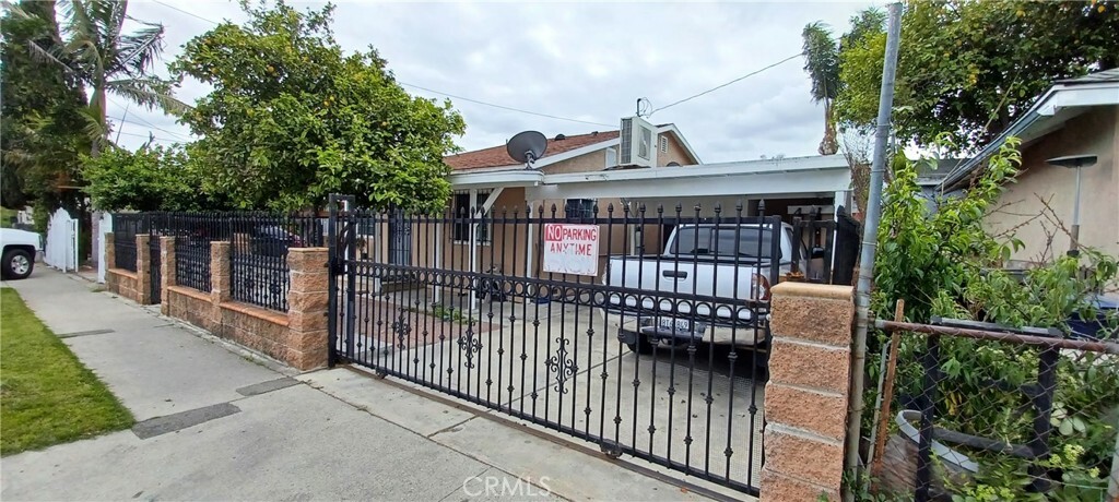 Property Photo:  1816 E 63rd Street  CA 90001 