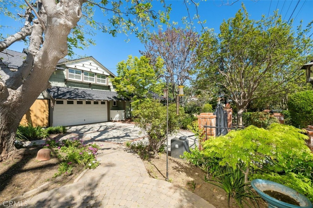 Property Photo: 5657 Allott Avenue CA 91401