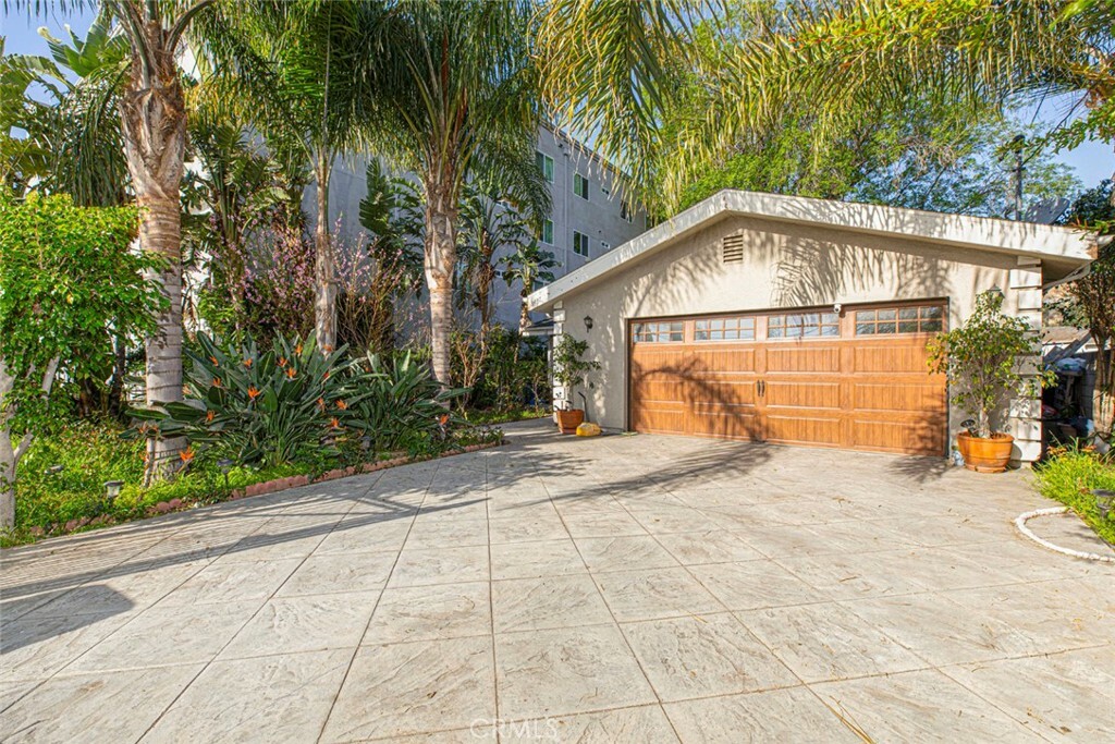 Property Photo:  8437 Orion Avenue  CA 91343 