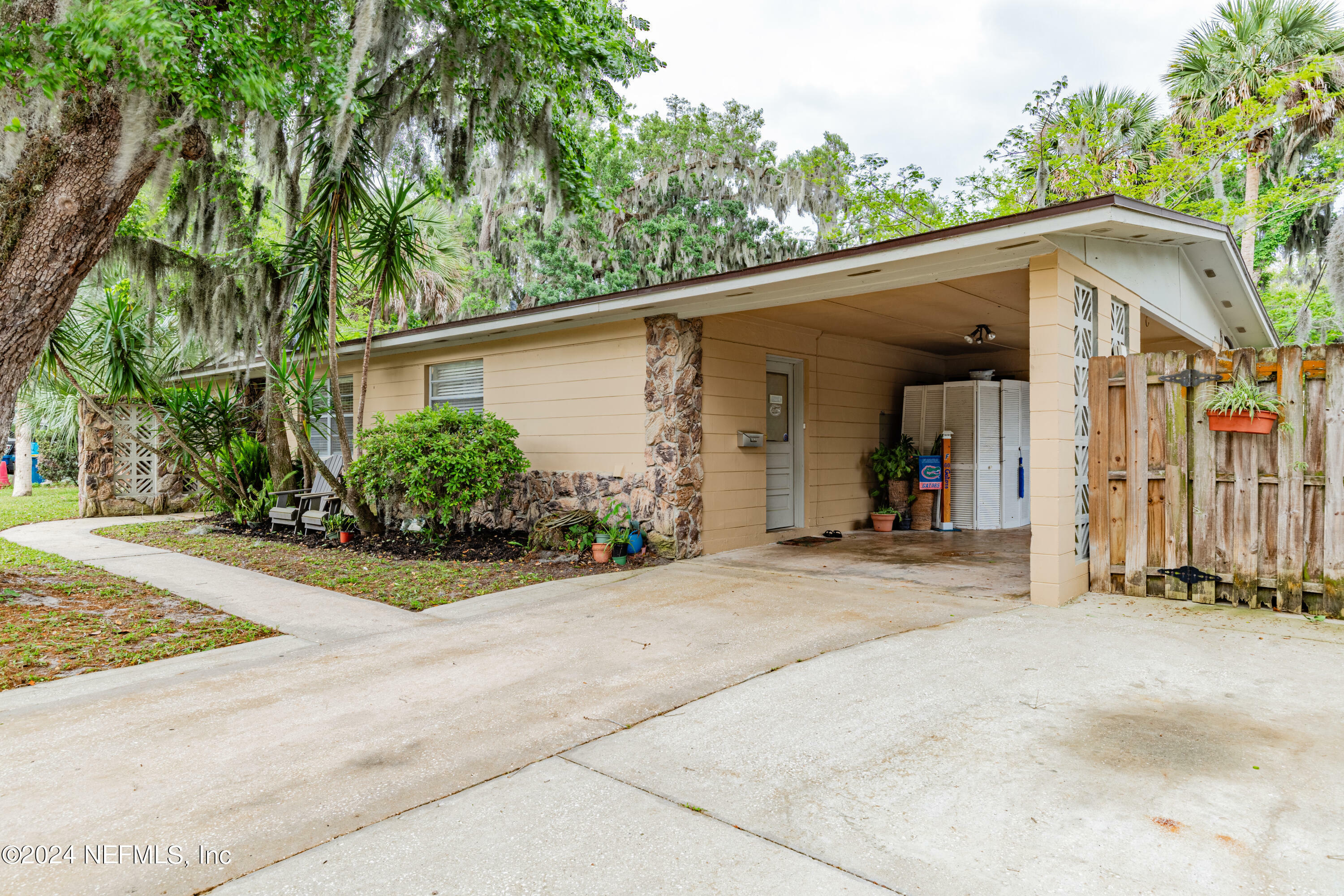 Property Photo:  1220 Nantucket Avenue  FL 32233 