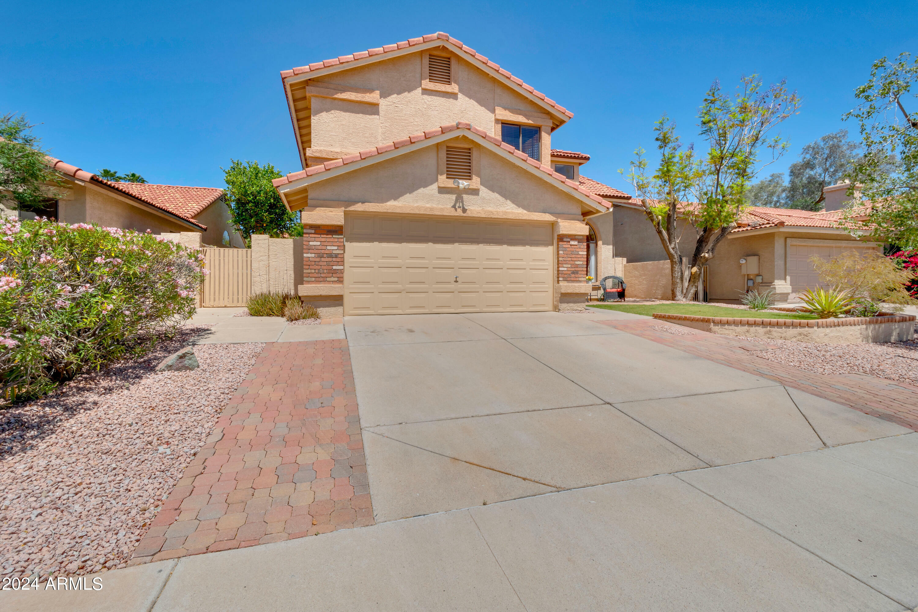 Property Photo:  2742 E Rock Wren Road  AZ 85048 