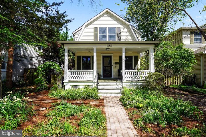 112 E Walnut Street  Alexandria VA 22301 photo