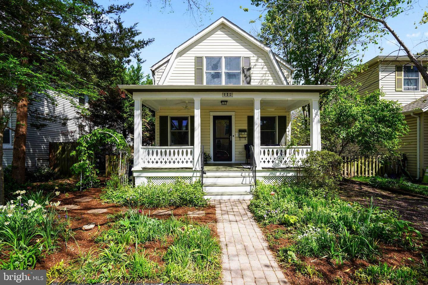 Property Photo: 112 E Walnut Street VA 22301